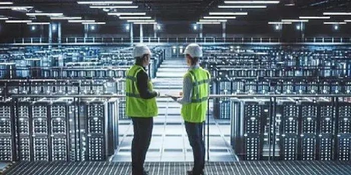 Experts: Disperse data centres to reduce resource strain