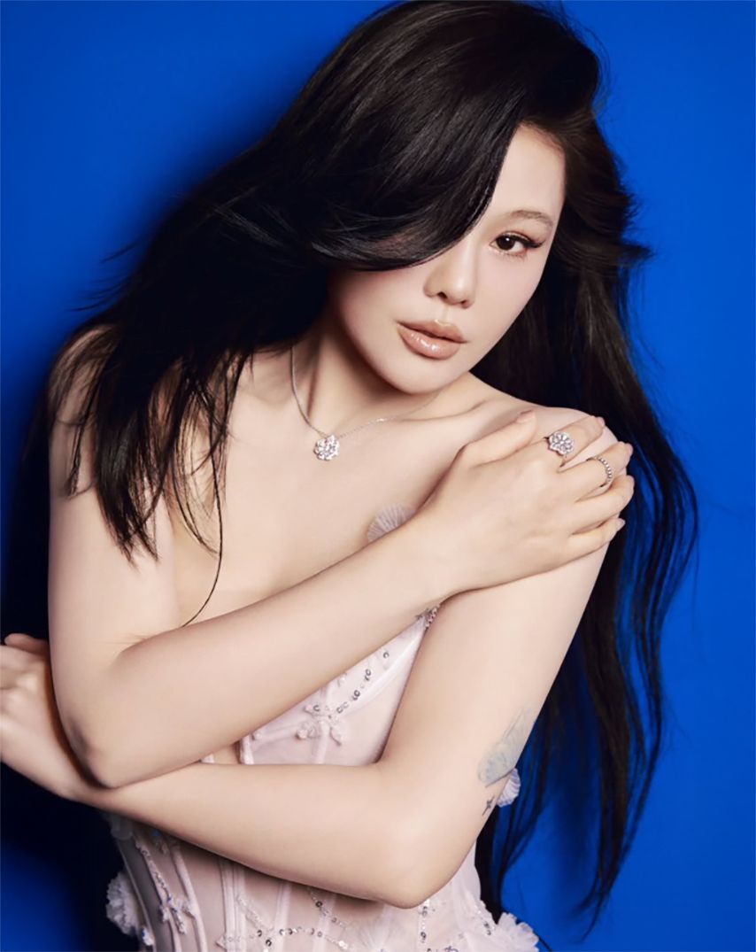 Crafted over three years, Tia Ray’s new album consists of 12 tracks that showcase different facets of her as a singer. (Right): Tia Ray performing with Taiwan singer Lala Hsu (left). — Photos: TIA RAY/Instagram