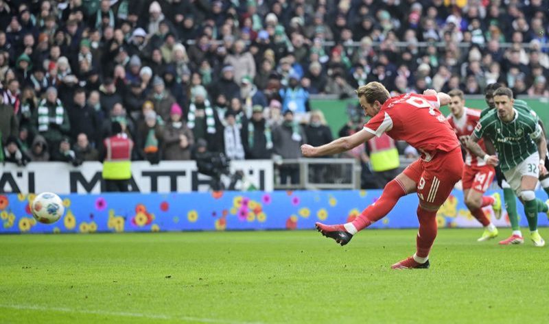 Soccer-Kane hits 500 career goals as Bayern ease past Werder