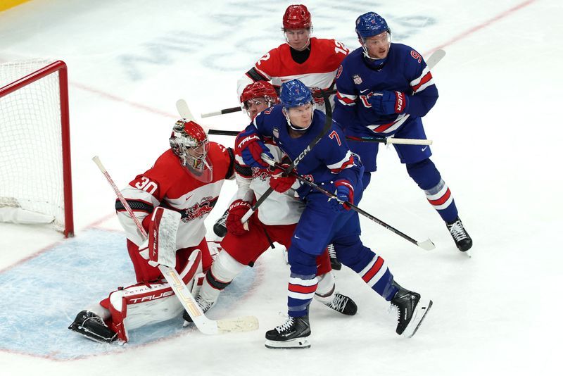 Olympics-Ice hockey-US men subdue Denmark for second win