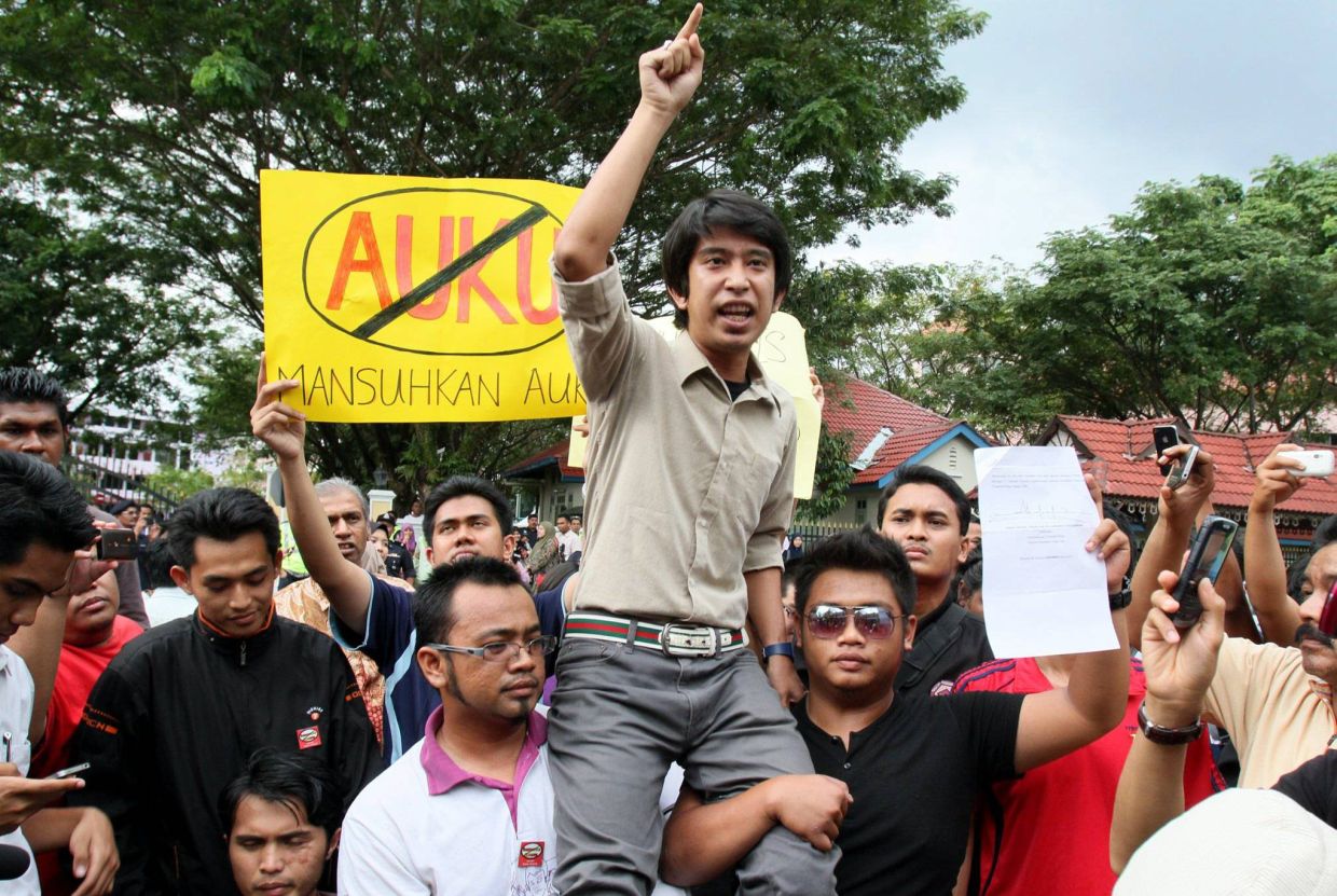 Adam addressing his fellow students outside the campus. — SAIFUL BAHRI/The Star
