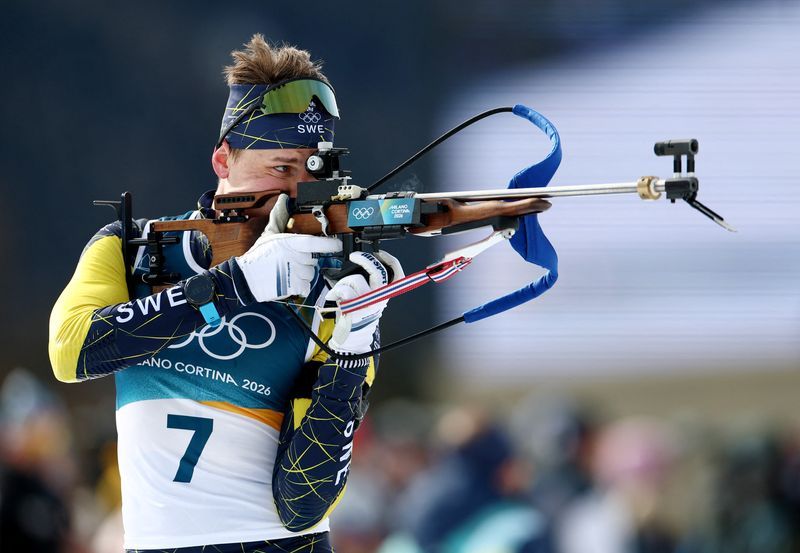 Olympics-Sweden's Ponsiluoma shows nerves of steel to win men's pursuit gold