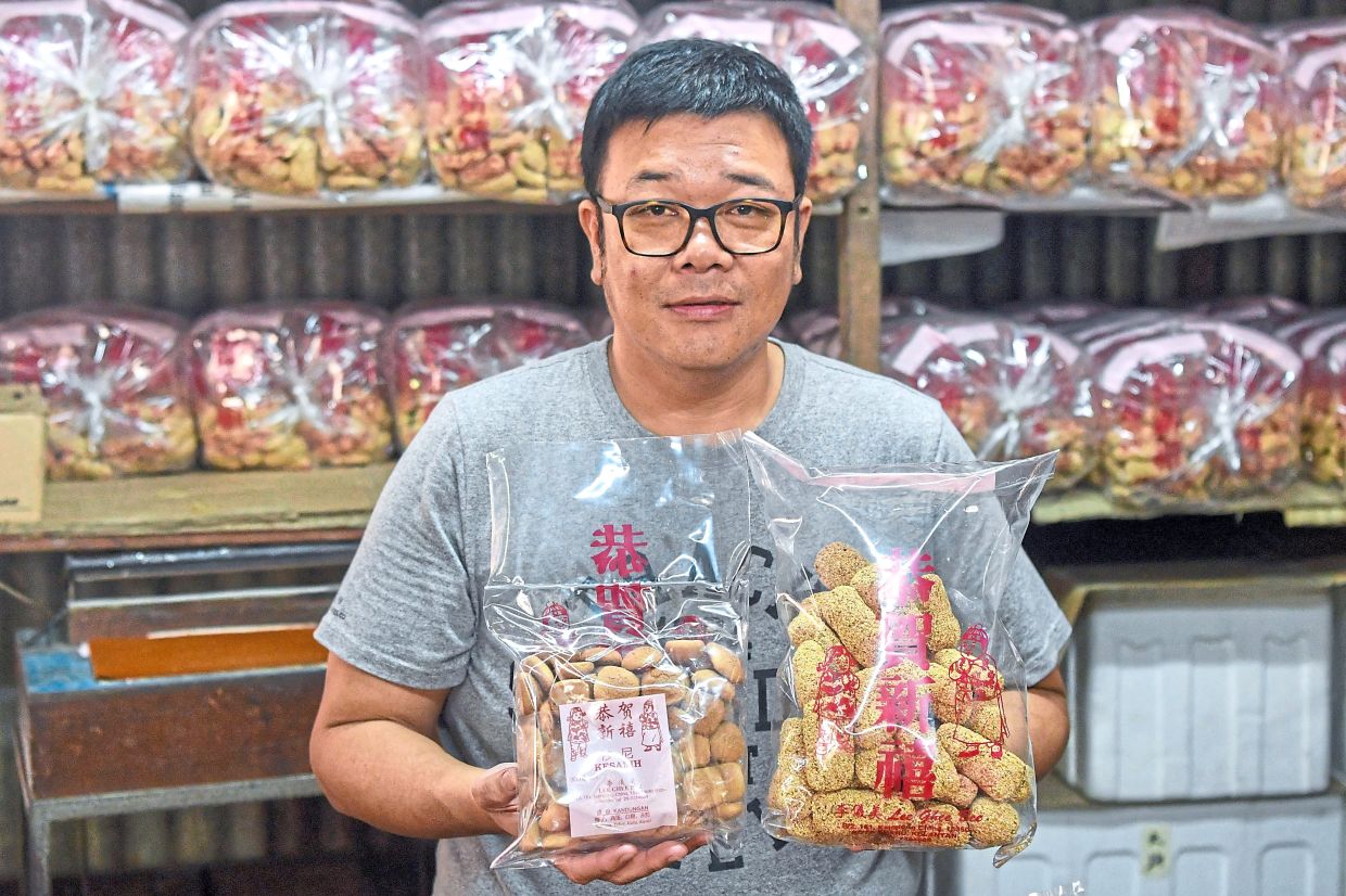 Lee with state secrets, ‘kesanih’ biscuits (left) and ‘kuih mua lau’, made using age-old recipes.