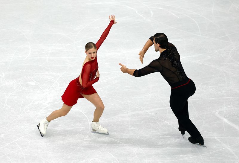 Olympics-Figure skating-Germany's Fabienne Hase, Volodin surprise leaders after pairs short programme
