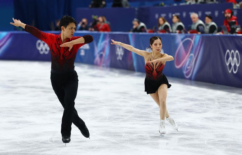 Olympics-Figure Skating-Japan’s Miura and Kihara slip to fifth after lift error, eye comeback in free skate