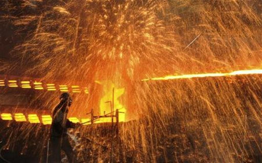 East China fireworks store explosion kills eight
