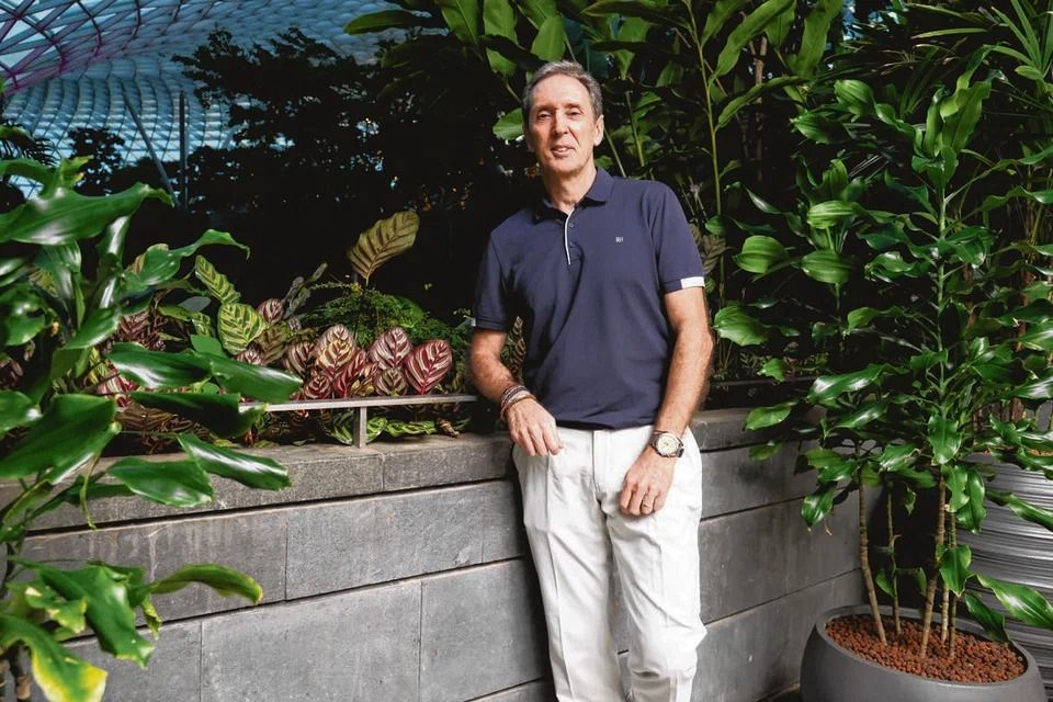 Sprints coach Luis Cunha has brought Shanti Pereira and Calvin Quek to a higher level. -LIANHE ZAOBAO