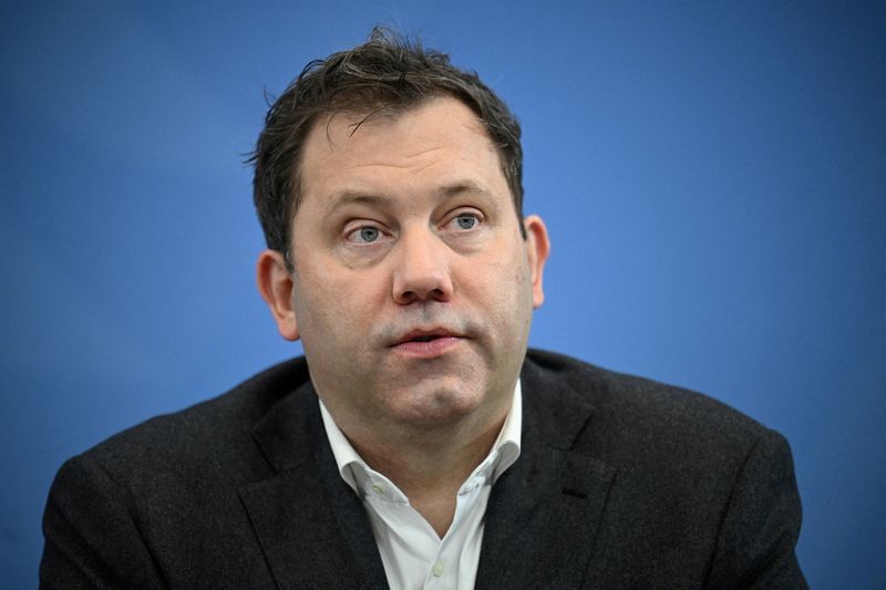 German Social Democrat paper adds to calls for social media curbs for children