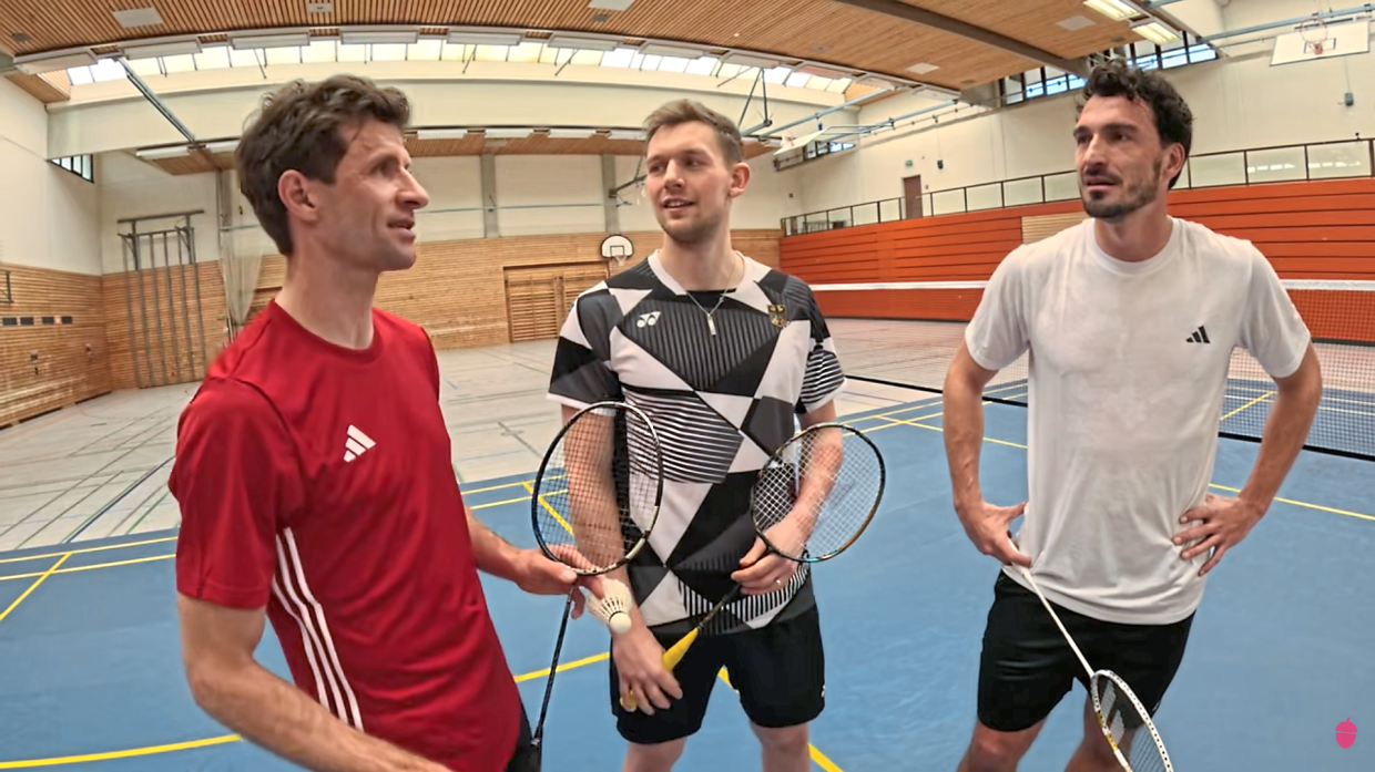 Mueller, Seidel and Hummels chatting after a game.