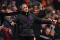 Soccer-PSG coach brushes aside criticism of team spirit