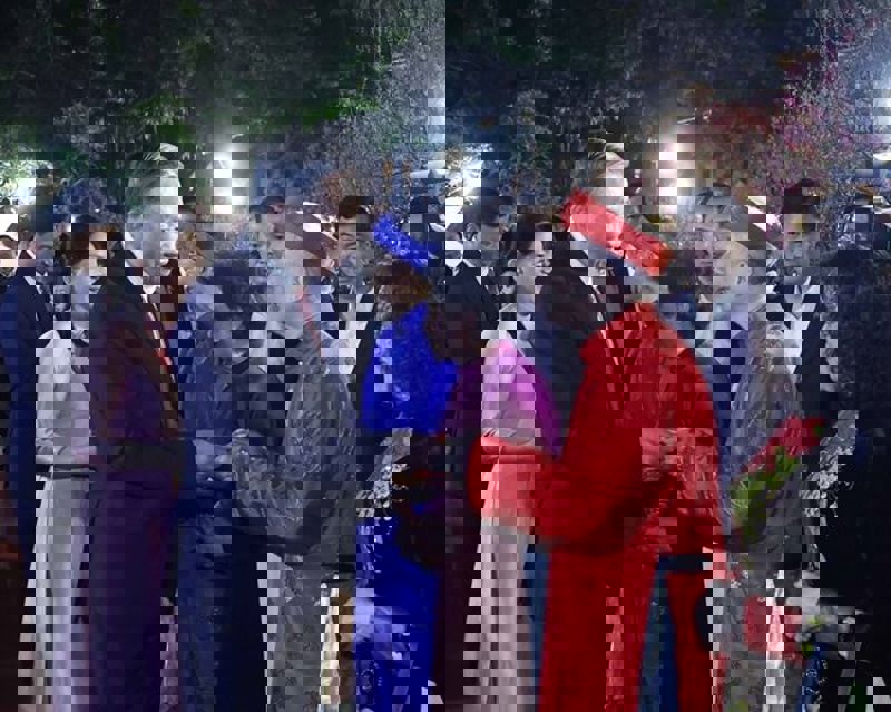 Vietnamese party leader offers incense at Ly Thai To Monument, extends Tet greetings to Hanoi residents