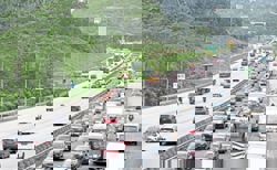 Slow moving traffic reported on major expressways nationwide as of noon