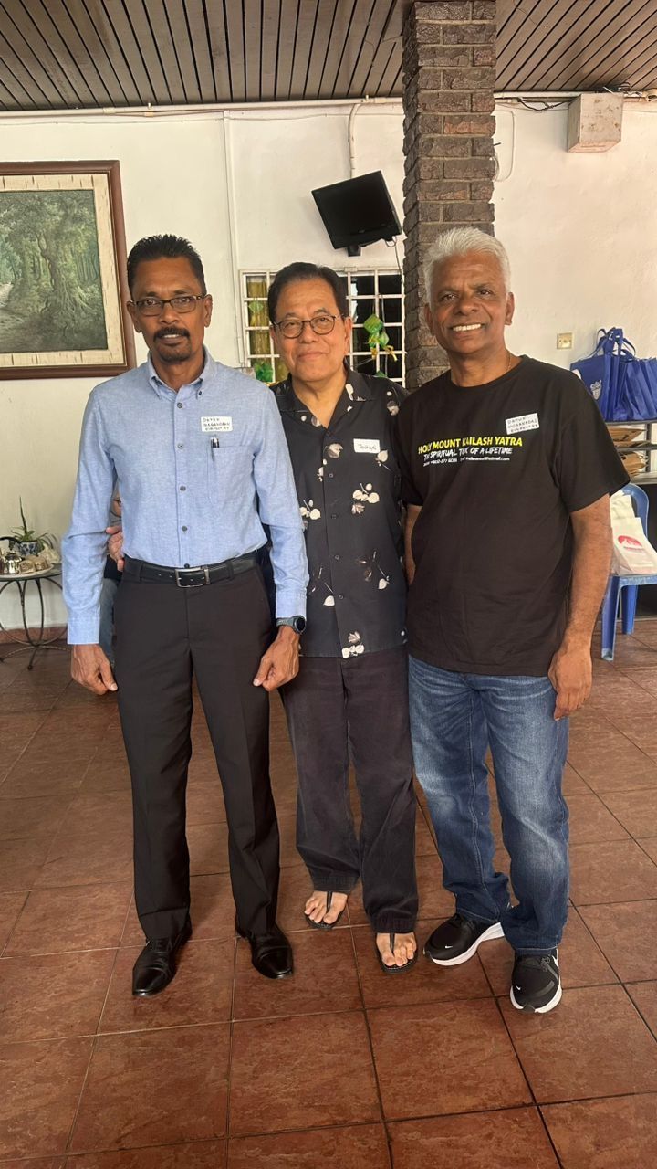 The writer (centre) with Magendran (left) and Mohanadas at the gathering of climbers in Petaling Jaya. 