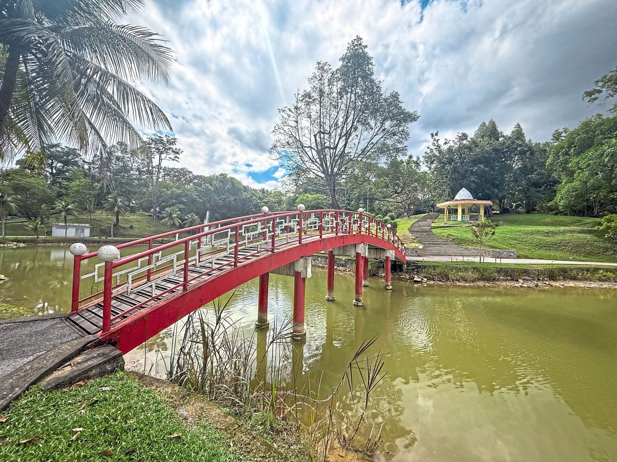 The red bridge at Sarawak’s Reservoir Park makes for a great backdrop. — ZULAZHAR SHEBLEE/The Star