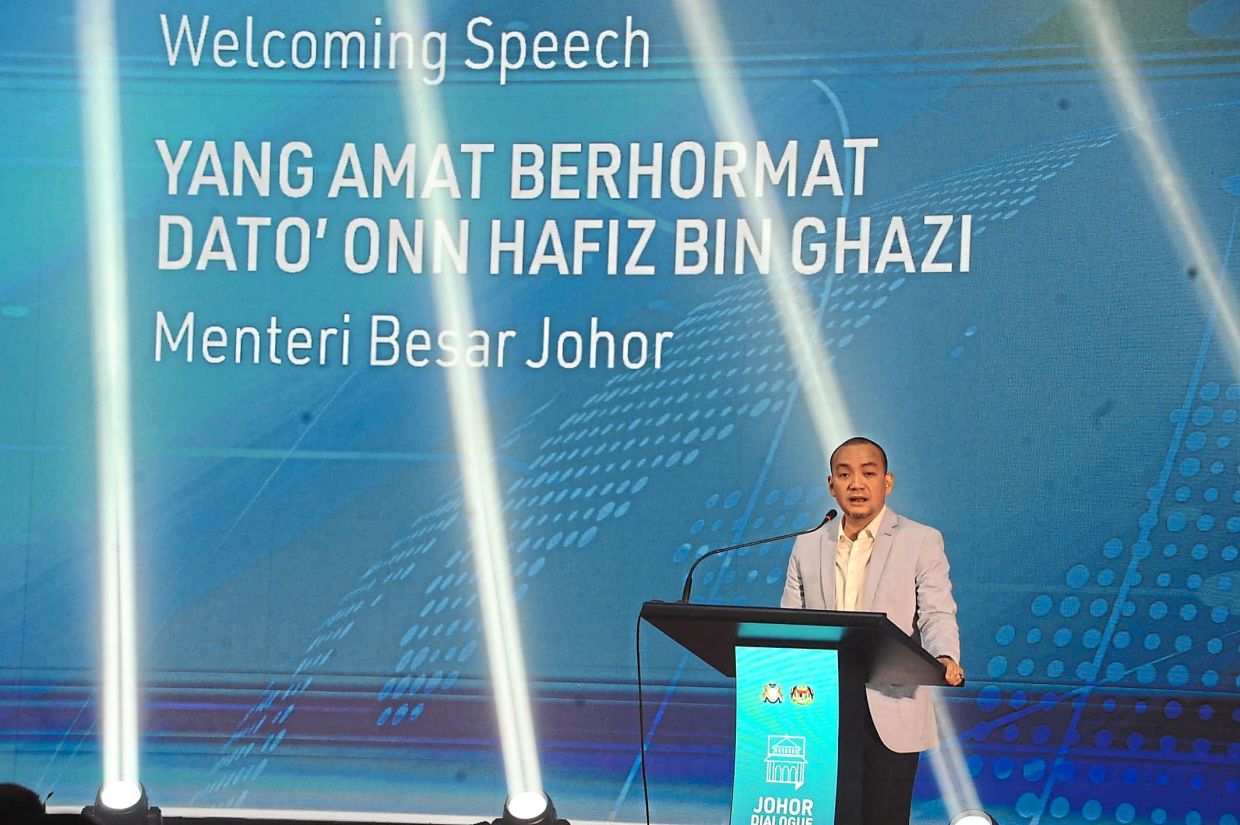 Onn Hafiz is urging Johoreans working outside the state to return home.