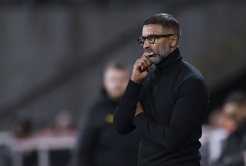 Soccer-Marseille appoint former captain Beye as new head coach