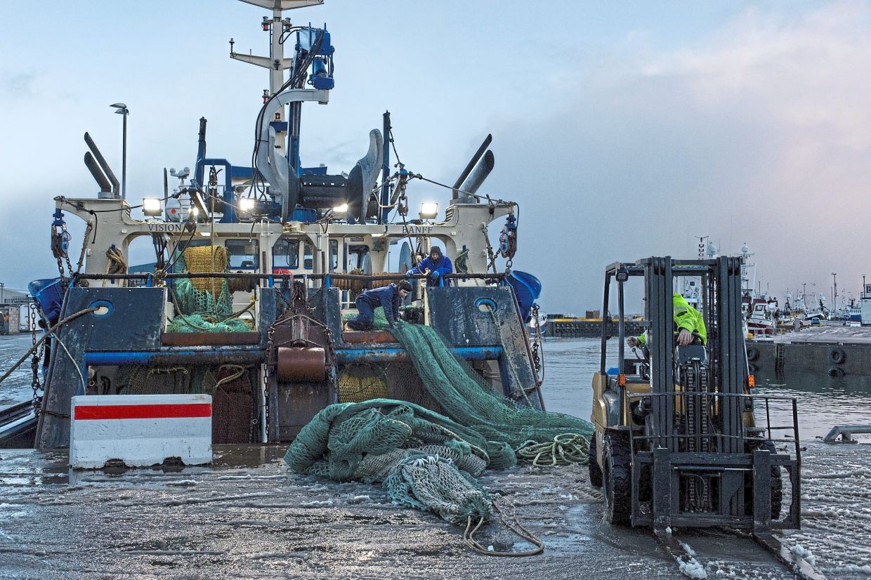 Fishing trawlers scrape and destroy the seabed In Scotland, despite protection promises