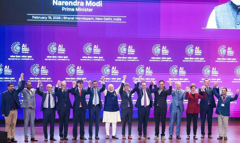 Modi's AI unity pose turns awkward for Altman and Amodei