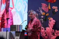 Zahid reunites with foster family for CNY