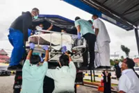 Civil Defense helps transfer 300kg patient to hospital using lorry