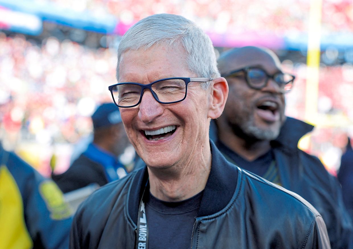 Cook seems determined to keep bruising Apple