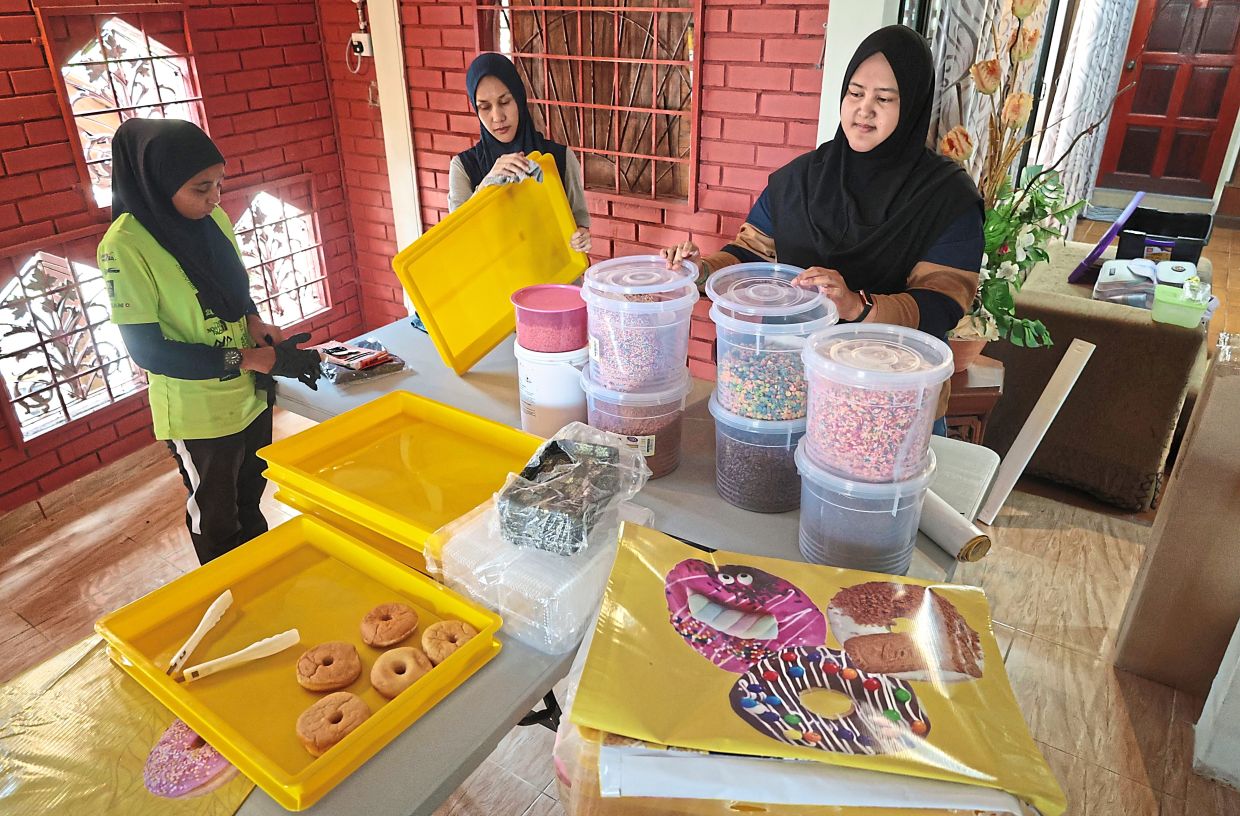 Light bites draw crowds at Bertam bazaar