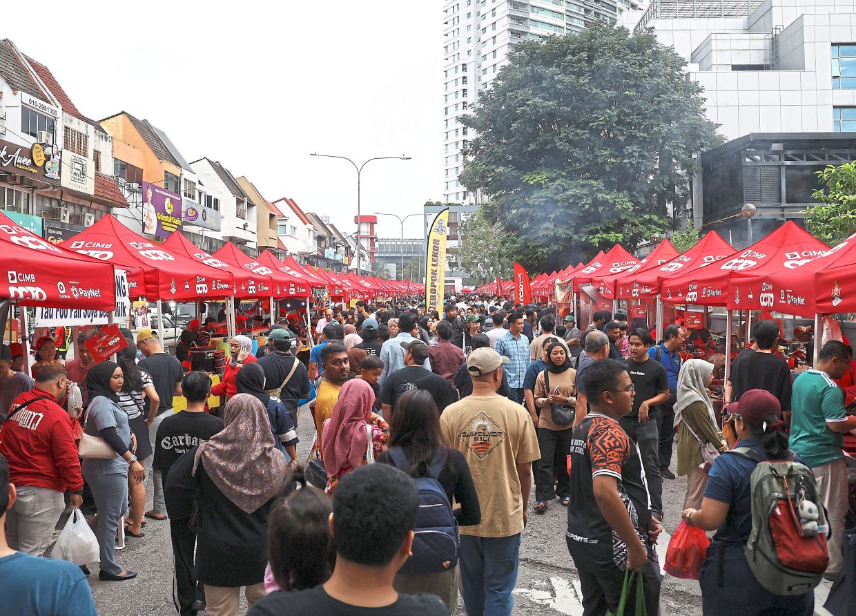 People checking out food stalls at the Taman Tun Dr Ismail Ramadan bazaar in Kuala Lumpur. — MUHAMAD SHAHRIL ROSLI/The Star