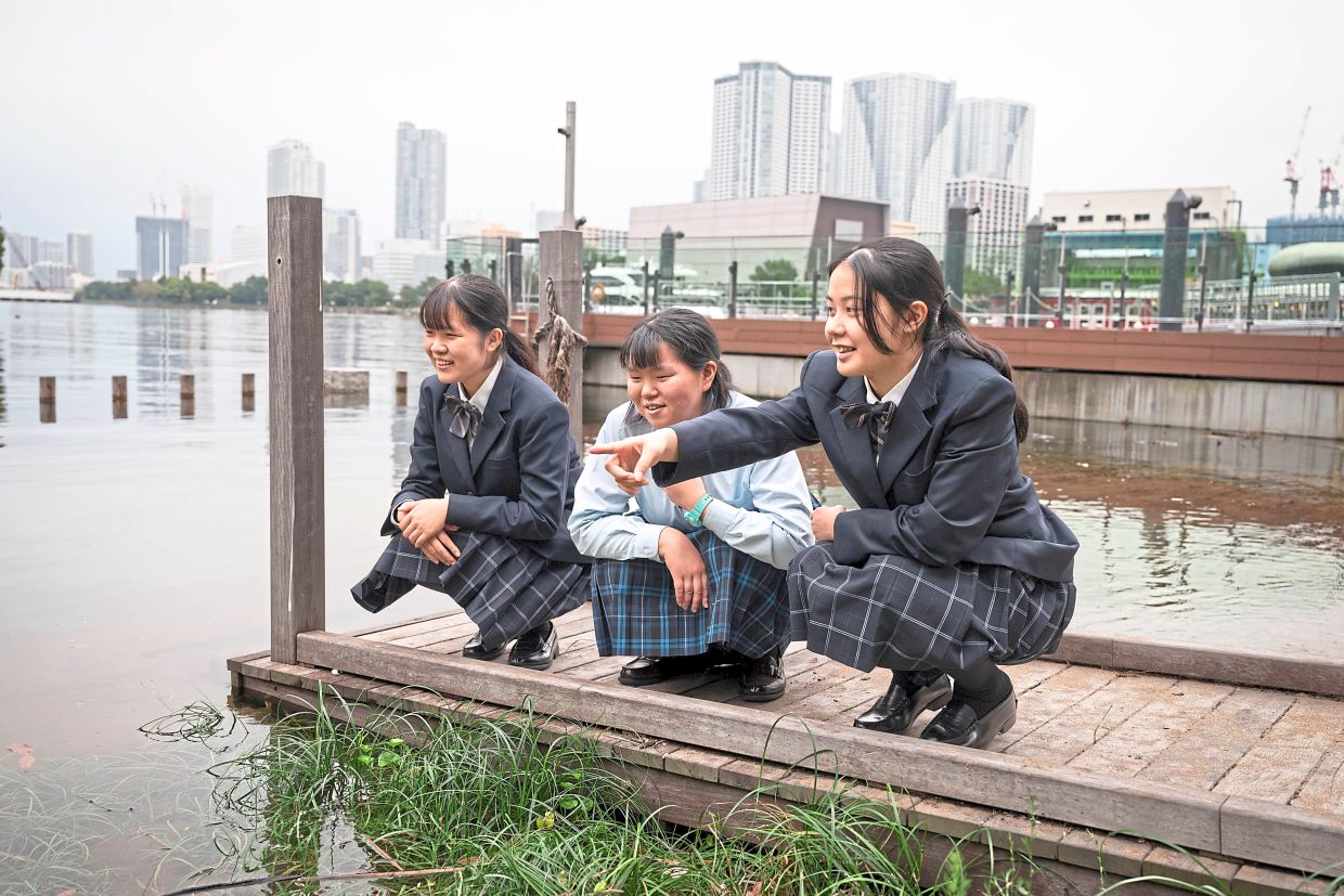 The Mudflat Club members of Tokyo Metropolitan Shiba Commercial High School