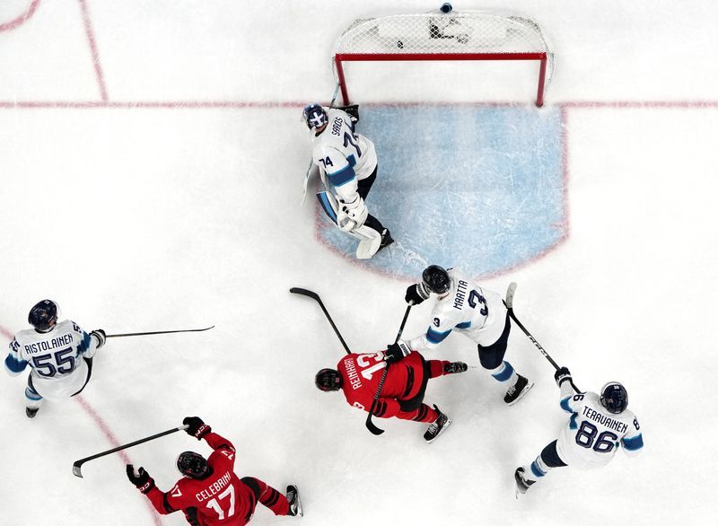Olympics-Ice hockey-Canada fight back to beat Finland, reach men's gold medal game