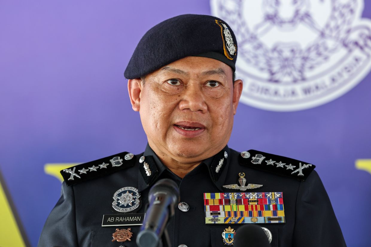 Police hunt illegal fireworks seller after man loses leg