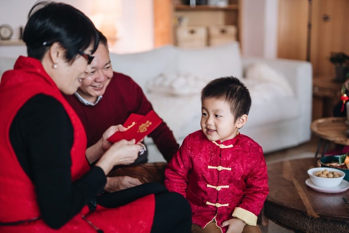 When is the best time to open Lunar New Year red packets in the Year of the Horse 2026?