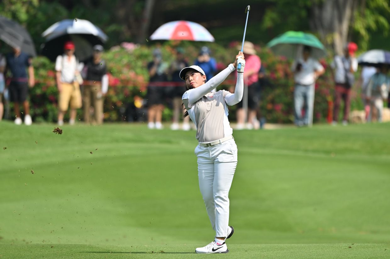 World top-ranked Jeeno Thitikul takes third-round lead at her home LPGA Thailand tournament
