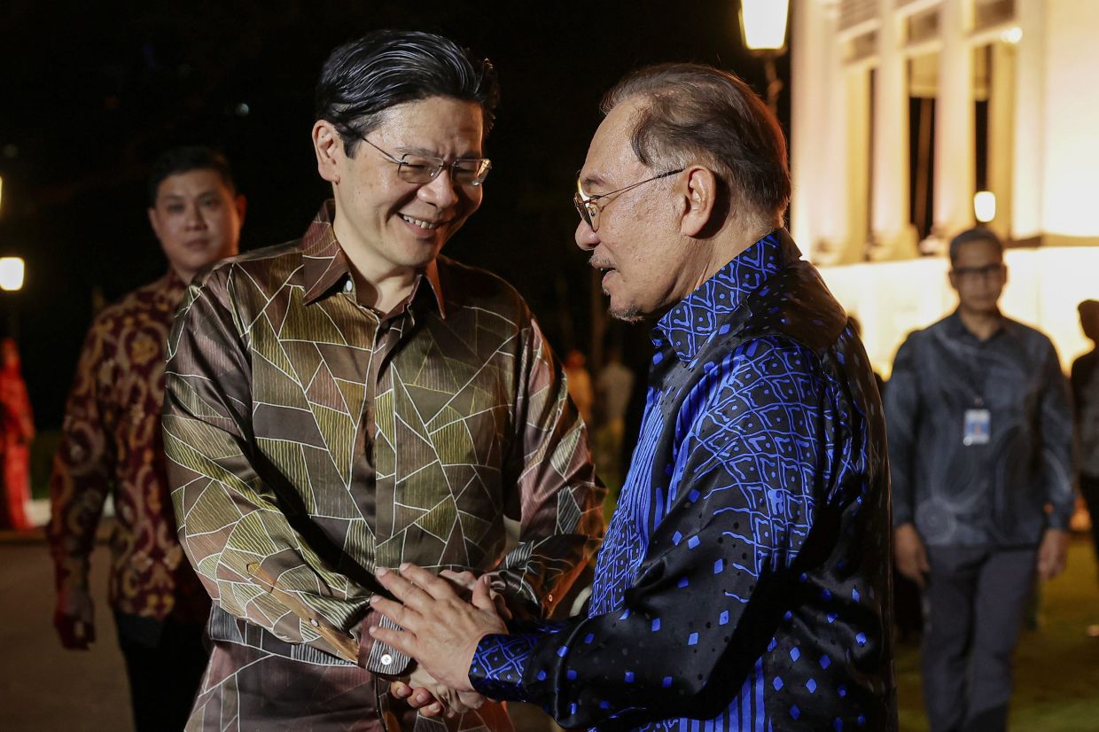 Malaysian Prime Minister Datuk Seri Anwar Ibrahim, together with his Singaporean counterpart Lawrence Wong, after a dinner hosted during Wong's special visit to Malaysia at Seri Negara. Wong left for Singapore on Saturday evening, Feb 21, 2026. -- Photo: Bernama