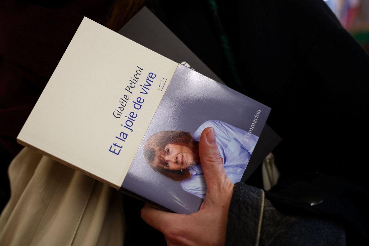 A customer holds a copy of Gisele Pelicot's book 'Et la joie de vivre' (A Hymn To Life: Shame Has To Change Sides) in a bookstore in Paris. Photo: Reuters 