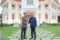 Anwar meets with Singapore PM