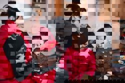 When is the best time to open Lunar New Year red packets in the Year of the Horse 2026?