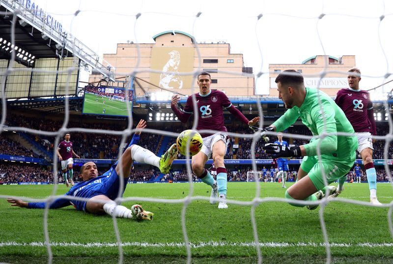 Soccer-Ten-man Chelsea implode again in home draw with Burnley