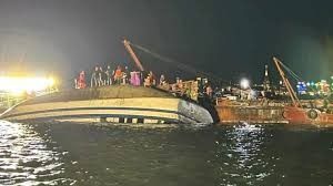 Tragic accident in Vietnam - passenger boat collision kills six, state media says