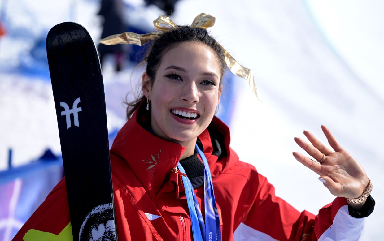 Gold medallist Ailing Eileen Gu of China celebrates during the women's freeski halfpipe victory ceremony at the Milano Cortina 2026 Olympics on Sunday, February 22, 2026. --REUTERS/Dylan Martinez
