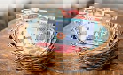 Ringgit likely to  trade cautiously at RM3.90 to RM3.93 from Monday (Feb 23) ahead of key US data