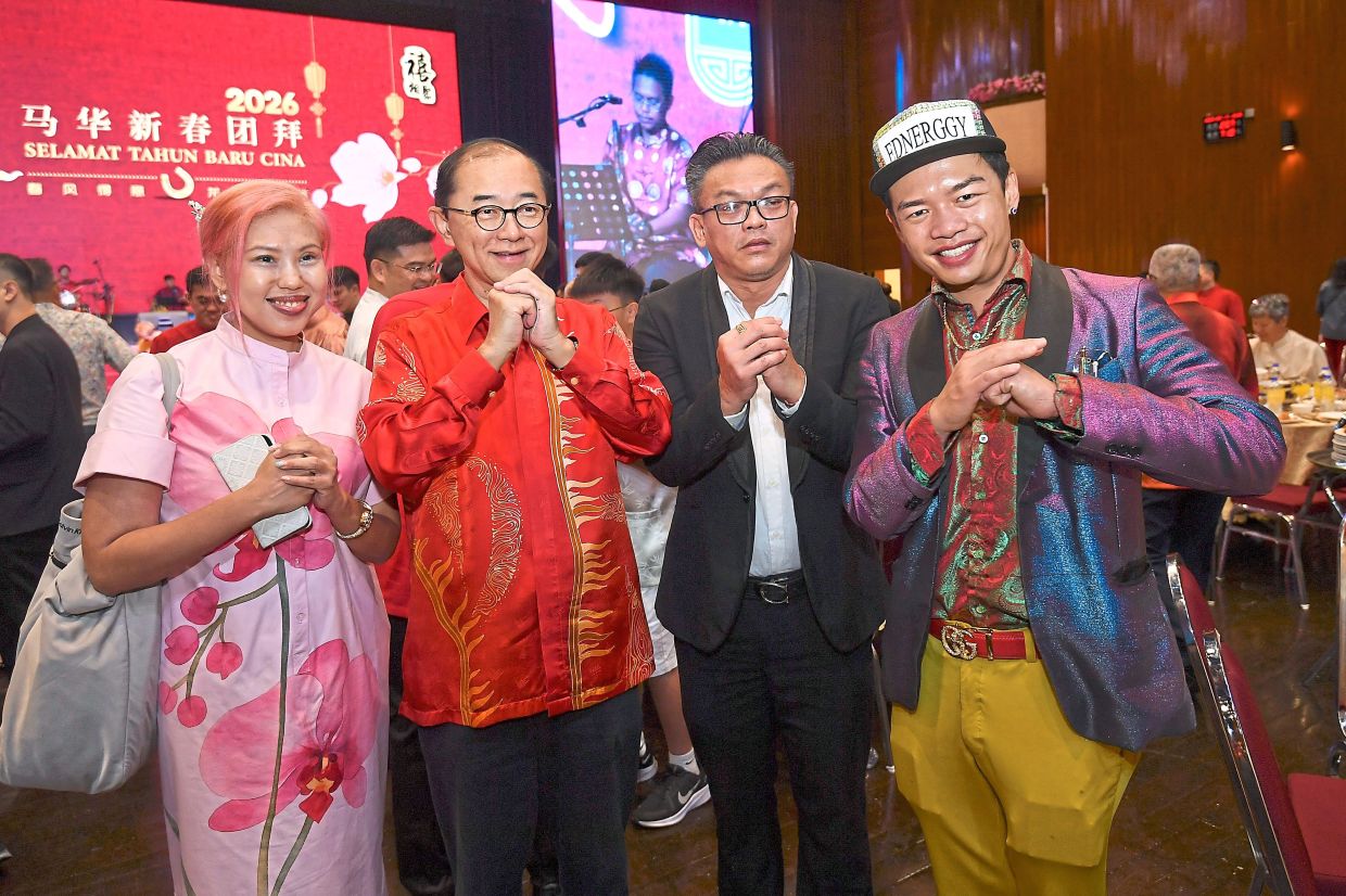 Dr Mah (second from left) posing for a photograph with guests. 