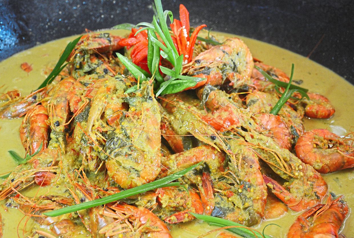 A rich Gulai Lemak Cili Api Udang Harimau.