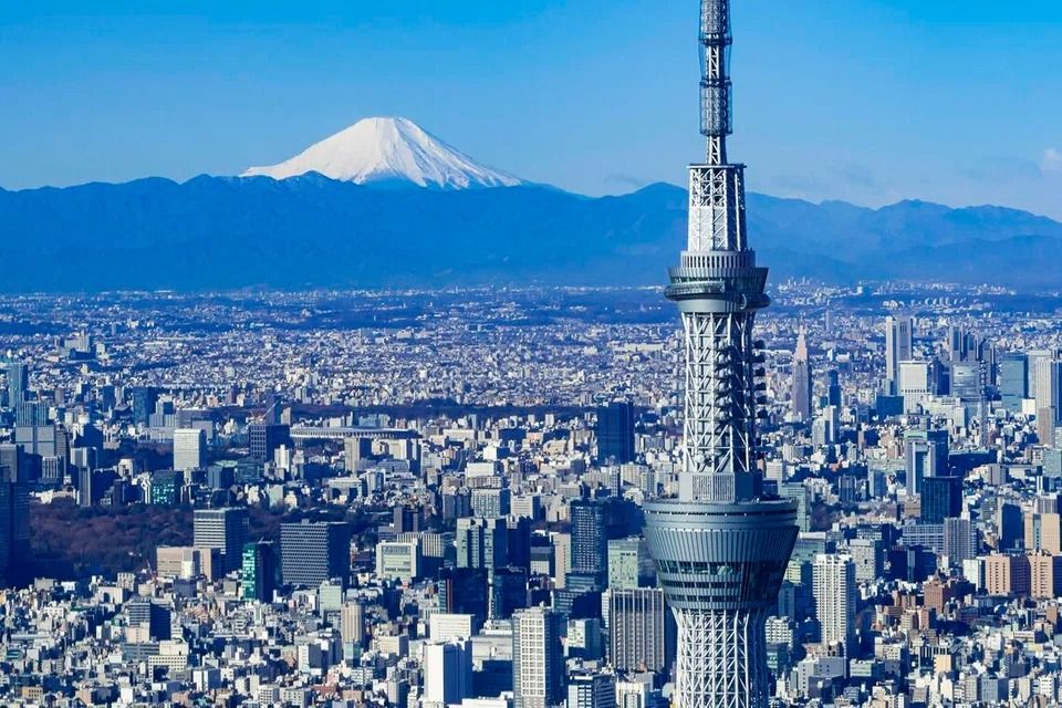 Tokyo Skytree lift malfunctions, trapping 20 people for about five hours