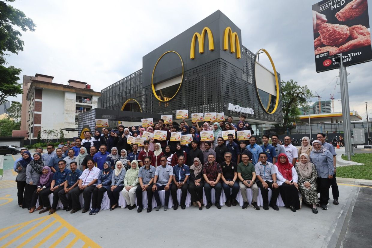 One million Nasi Mekdi meals for varsity youth