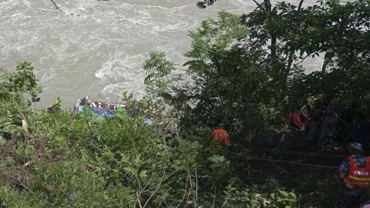 Bus accident in Nepal leaves 17 dead, 24 injured