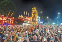 One-way pedestrian system at Jade Emperor celebration