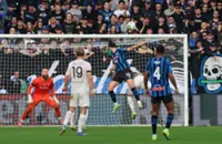 Soccer-Atalanta's Samardzic grabs late goal to secure 2-1 win over Napoli