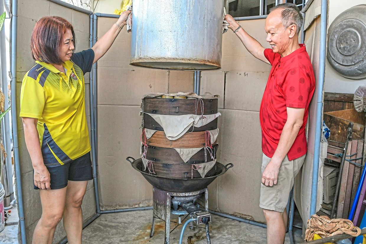 Rice cake makers sticking to roots