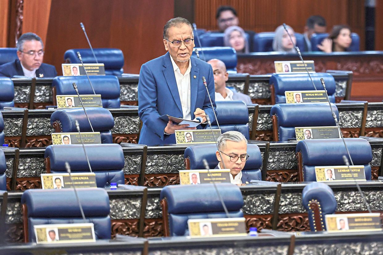 Q&A time: Dzulkefly speaking during Question Time in Dewan Rakyat. — Bernama