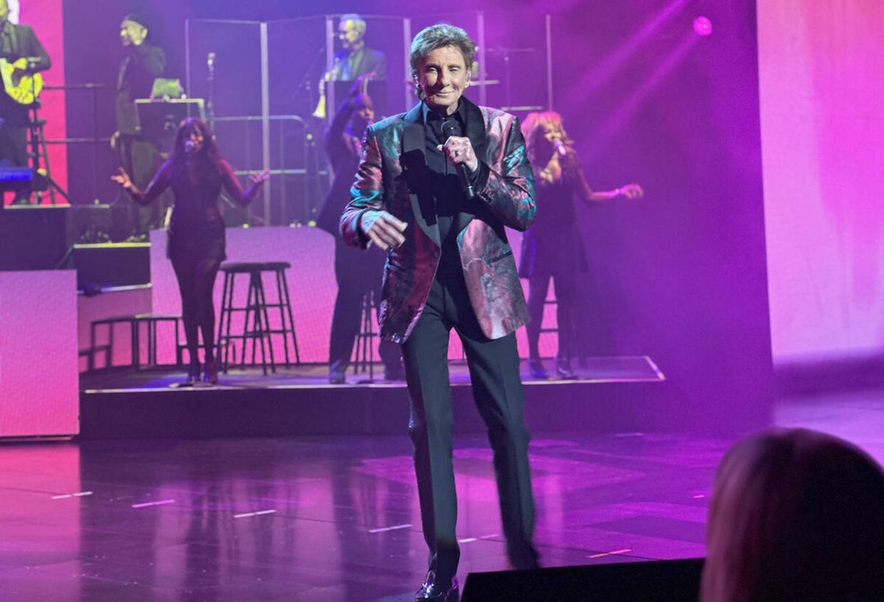 Barry Manilow, 82, postpones tour dates after ‘depressing’ doctor’s visit